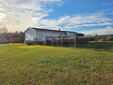 85 Chestnut Meadows Dr, Martinsville, VA 24112 - photo 3