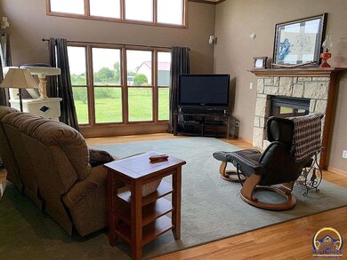 9241 SW 61st St, Topeka, KS 66610 - photo 5