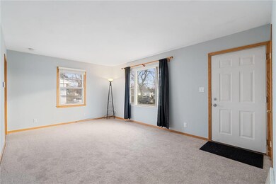 733 31st St SE, Cedar Rapids, IA 52403 - photo 3