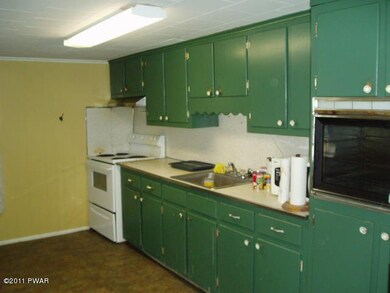 759 Hudson St, Hawley, PA 18428 - photo 2