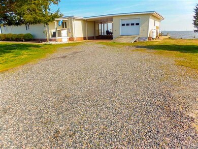 994 Fort Lowry Ln, Dunnsville, VA 22454 - photo 2