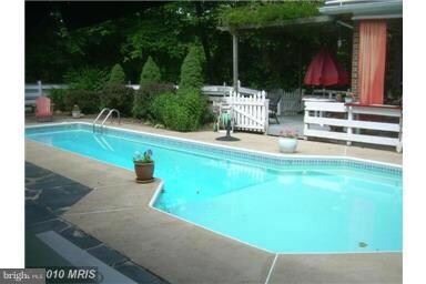 822 Swover Creek Rd, Edinburg, VA 22824 - photo 4