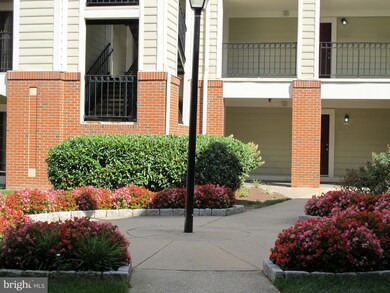 Quaker Hill Community unit 326, Alexandria, VA 22314 - photo 5