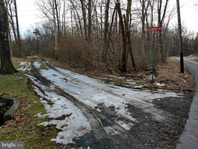 102 Kleintop Ln, Wind Gap, PA 18091 - photo 3
