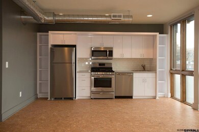 423 Madison Ave unit 5, Albany, NY 12210 - photo 2