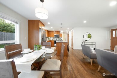 12561 Roosevelt Way NE, Seattle, WA 98125 - photo 5