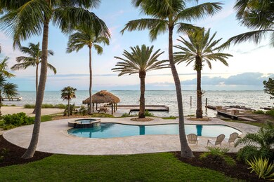 Palms & Pool