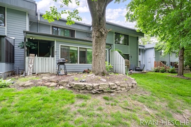 2431 E. Collier Avenue-3