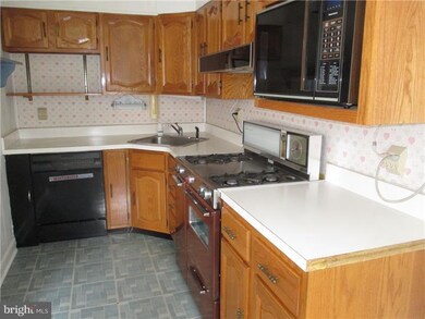 16 Winthrop Rd, Darby, PA 19023 - photo 5