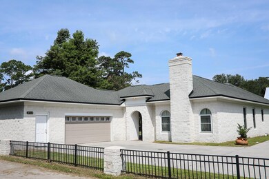 959 Pine Hollow Road Side View
