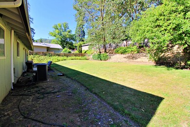 1115 NE Beacon Dr, Grants Pass, OR 97526 - photo 6