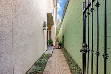 1411 Harold St unit B, Houston, TX 77006 - photo 3