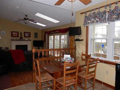 Kitchen KITCHEN OPEN TO THE FAMILY ROOM