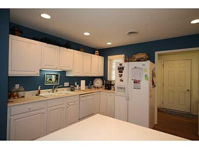 6062 N Stratton Ct, Columbus, IN 47203 - photo 7