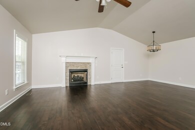002-photo-living-room-14882998