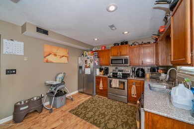 8722 Astrid Ave, Louisville, KY 40228 - photo 5