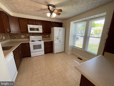 15407 Norwalk Ct, Bowie, MD 20716 - photo 3