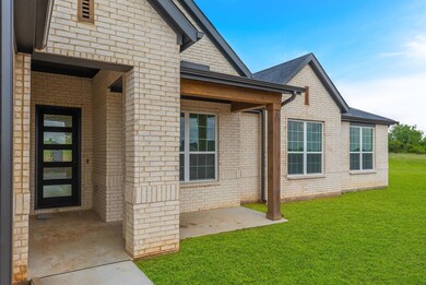 1025 Gatlin Cir, Springtown, TX 76082 - photo 4