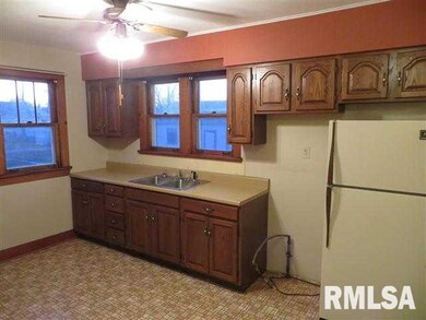 1013 Broadway St, Lincoln, IL 62656 - photo 6