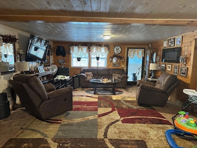 37 Fields Way Livingroom 1