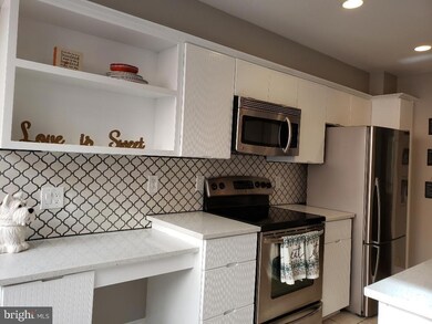 8049 Rising Ridge Rd, Bethesda, MD 20817 - photo 4