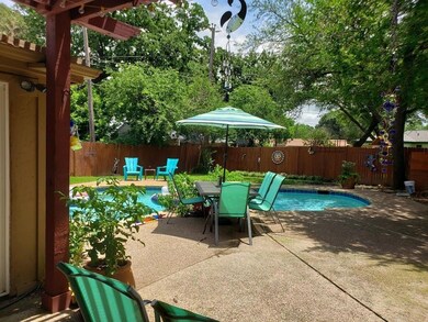 105 Crosstimber Ct, Hurst, TX 76053 - photo 3