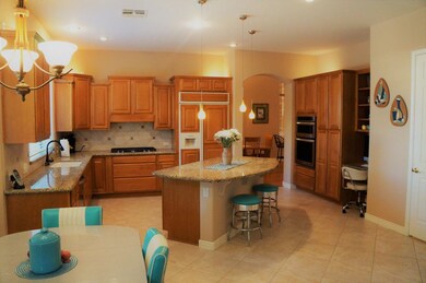 Fabulous Spacious Kitchen