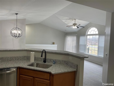 27319 Hidden Oaks Dr unit 67, Trenton, MI 48183 - photo 4