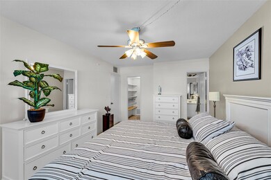 Walk-in closet and en-suite bath (shower)