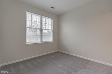 25329 Crossfield Dr, Chantilly, VA 20152 - photo 3