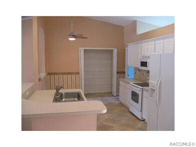 Spacious Kitchen & Big Pantry
