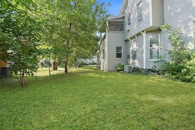 526 W 8th St, Cedar Falls, IA 50613 - photo 2