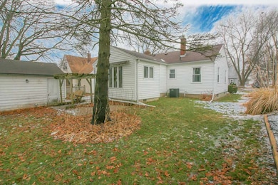 1922 Walnut St, Cedar Falls, IA 50613 - photo 4