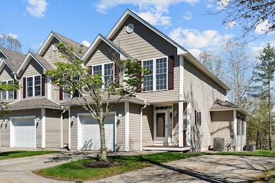 9 Lilac Ln, Newmarket, NH 03857 - photo 2