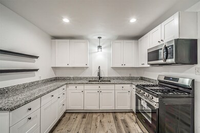 707 E 43rd St, Houston, TX 77022 - photo 7