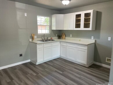 203 W 4th St, Sinton, TX 78387 - photo 4