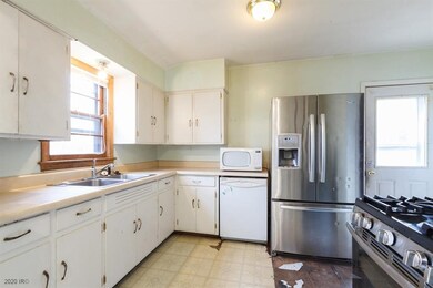 4018 40th St, Des Moines, IA 50310 - photo 6