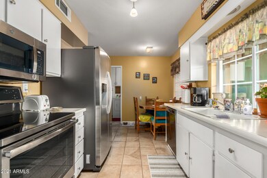 10872 W Santa fe Dr, Sun City, AZ 85351 - photo 6