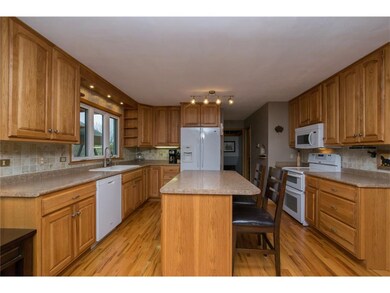 3327 55th Street Trail, Center Point, IA 52213 - photo 7