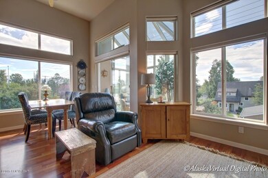 6-Livingroom to dining