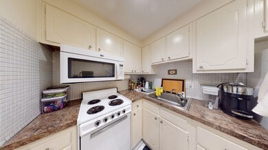 81 Green St unit 15, Brookline, MA 02446 - photo 6