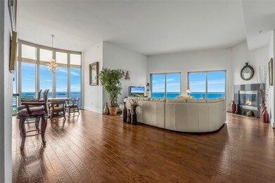 LIVING DINING OPENTO KITCHEN
