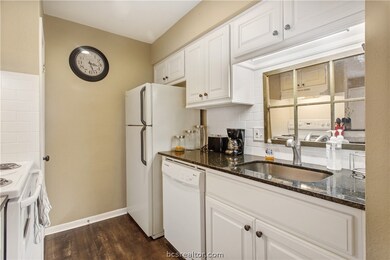 Remodeled kitchen with granite counter tops, new c
