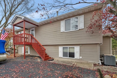 225 Fossil Cove Ln, Wilmington, IL 60481 - photo 2