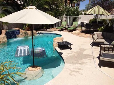 Swimming Pool/Hot Tub/Sauna. Just one word for thi