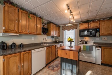 70 Fort Square, Greenfield, MA 01301 - photo 2
