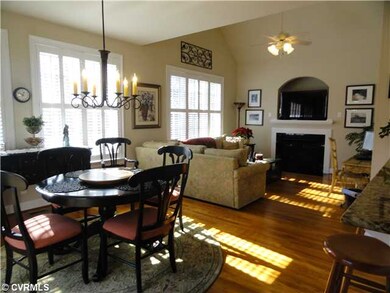 Breakfast Nook - Kitchen eat-in-area and Keeping R