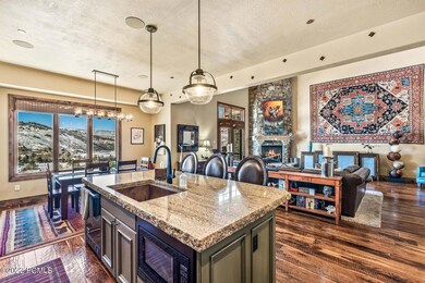 18_Kitchen-Dining_1800x1200_3991986