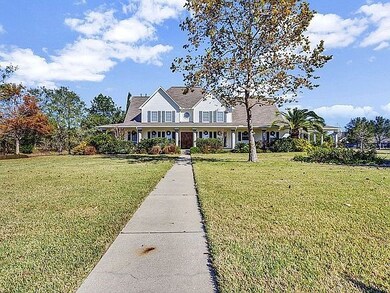 1300 Plantation Dr, Alvin, TX 77511 - photo 2