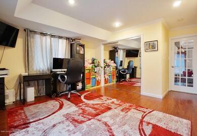 (7) Family Room
